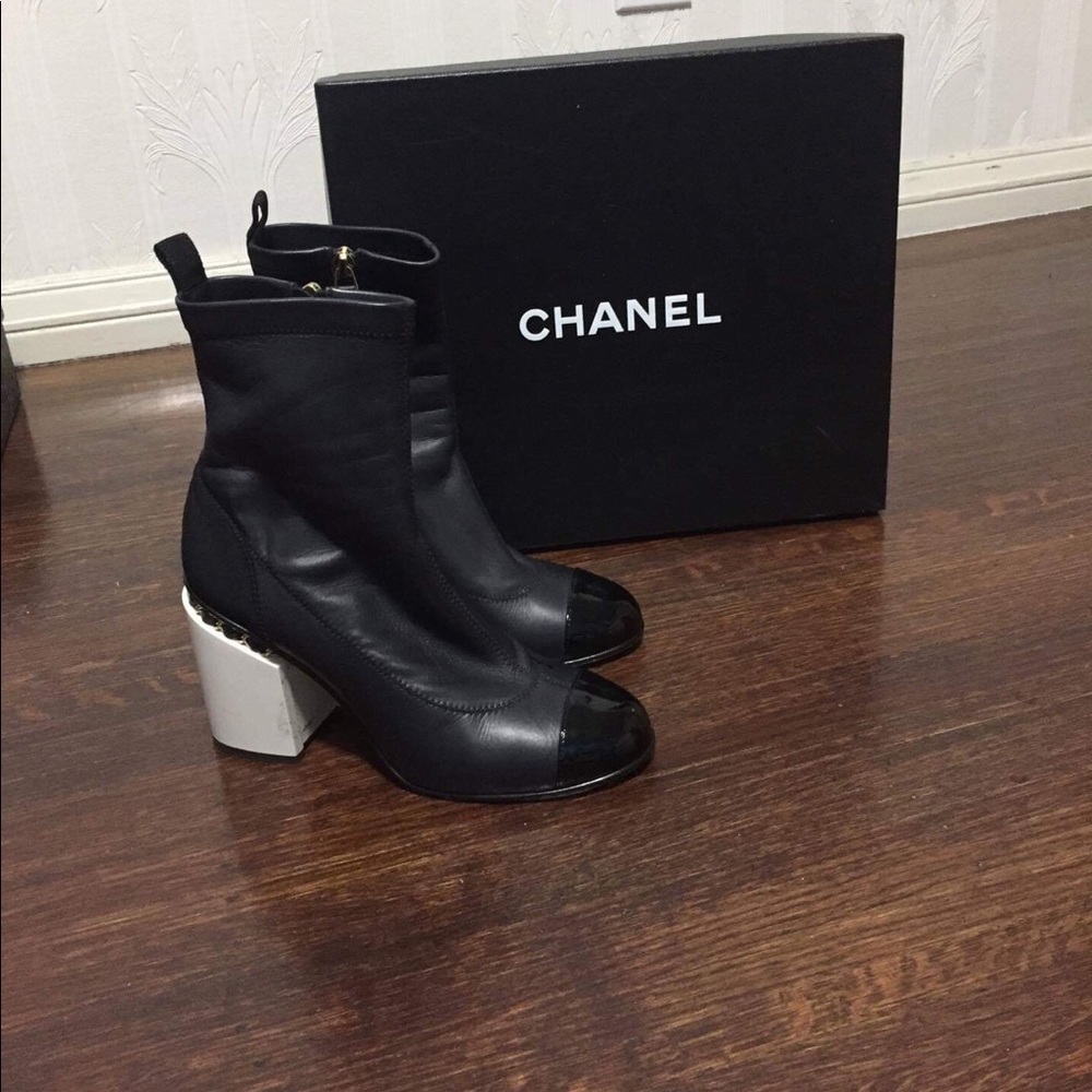 Chain-Link Boots